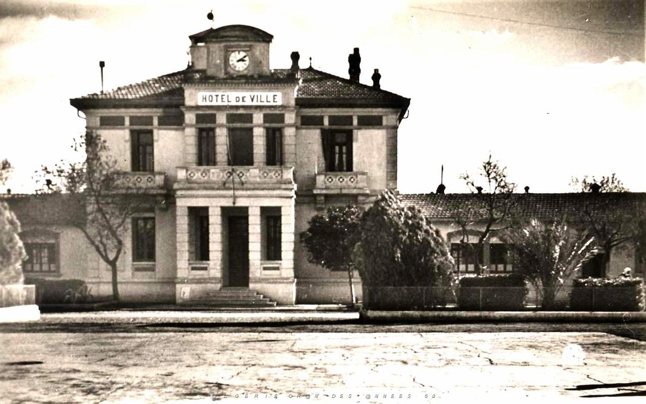 Burdeau 505- Hotel de ville COLLECTION DES AMIS DE ND DE SANTA CRUZ.jpg